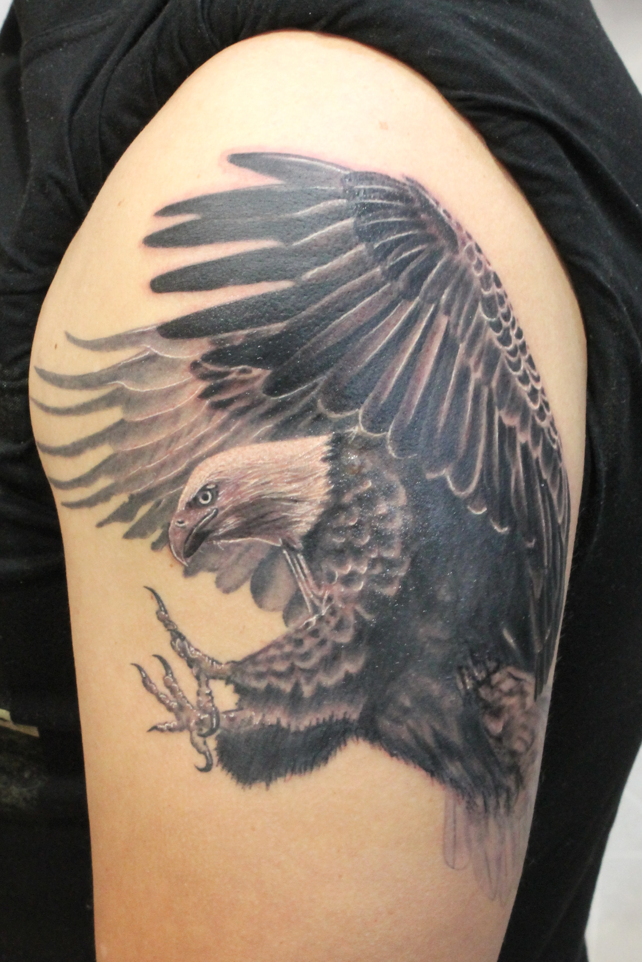 Тату орла значение для мужчин. Тату орел на спине. Тату орел на плече. Тату орел. Тату мужские орел.